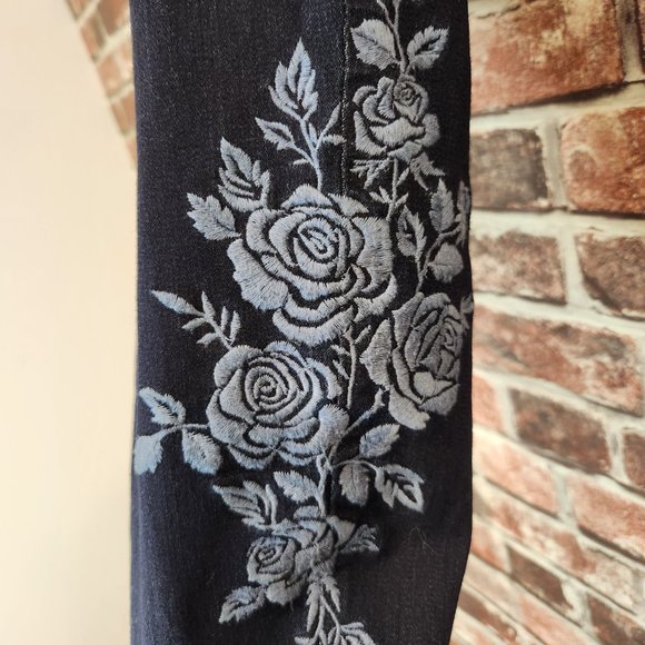 $20/both!Pioneer Woman pull-on embroidered capri pant with Flounce sleeve kimono - Picture 7 of 10